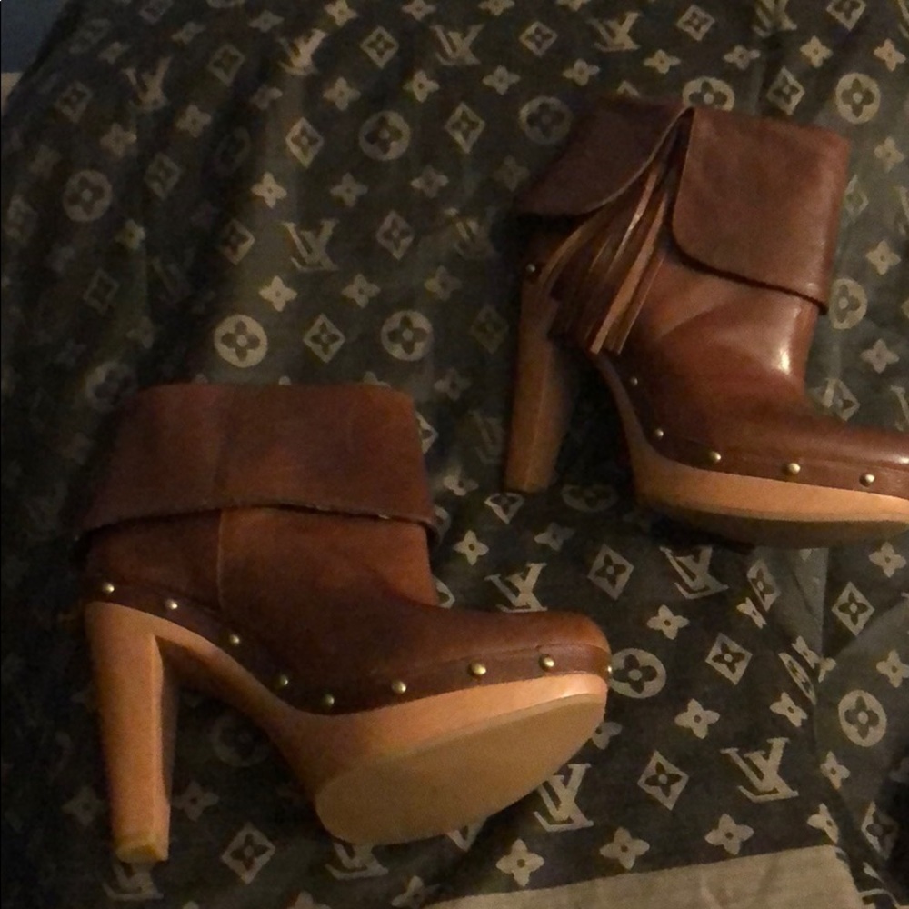 Platform leather ankle boots